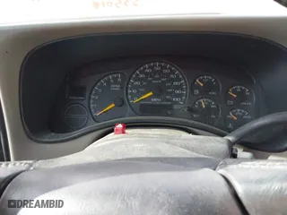 2000 Chevrolet Silverado 1500 LS with VIN 2GCEC19TXY1155977, listed as a IAAI auction lot 41158102 with 235,018 mi miles. Bid and sale history available at carsss.com. Image 7.