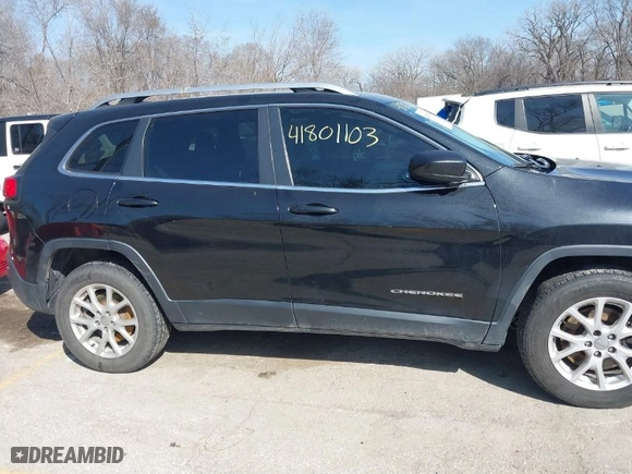 2014 Jeep Cherokee Latitude with VIN 1C4PJMCS9EW230351, listed as a IAAI auction lot 41801103 with 189,047 mi miles. Bid and sale history available at carsss.com. Image 13.