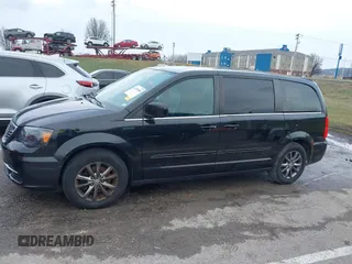 2015 Chrysler Town & Country S with VIN 2C4RC1HG6FR674254, listed as a IAAI auction lot 41199889 with 132,598 mi miles and . Bid and sale history available at DreamBid. Image 15.