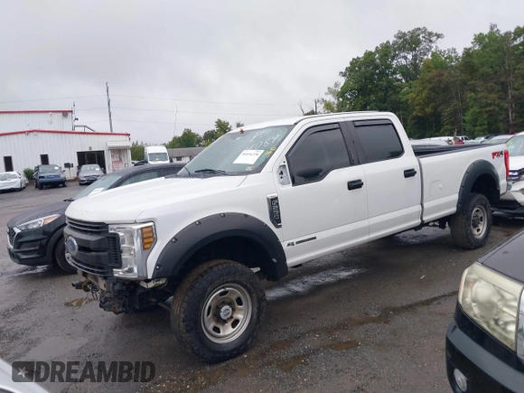 2018 Ford Super Duty F-250 SRW XL with VIN 1FT7W2BTXJEB84089, listed as a IAAI auction lot 40456238 with 180,297 mi miles. Bid and sale history available at carsss.com. Image 2.