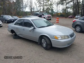 2000 Toyota Camry CE with VIN 4T1BG22K3YU715773, listed as a IAAI auction lot 40790259 with 202,717 mi miles. Bid and sale history available at carsss.com. Image 1.