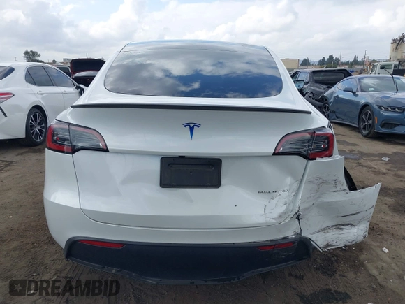 2024 Tesla Model Y Long Range with VIN 7SAYGDEE5RF036018, listed as a IAAI auction lot 42120803 with 25,347 mi miles. Bid and sale history available at carsss.com. Image 16.