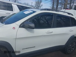 2019 Jeep Cherokee Trailhawk Elite with VIN 1C4PJMBX4KD207368, listed as a IAAI auction lot 41898251 with 49,847 mi miles. Bid and sale history available at carsss.com. Image 14.