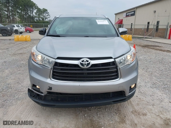 2014 Toyota Highlander XLE with VIN 5TDKKRFH3ES035284, listed as a IAAI auction lot 41909877 with 112,468 mi miles. Bid and sale history available at carsss.com. Image 12.