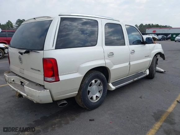 2002 Cadillac Escalade with VIN 1GYEK63N62R157941, listed as a IAAI auction lot 41514656 with 273,731 mi miles. Bid and sale history available at carsss.com. Image 4.