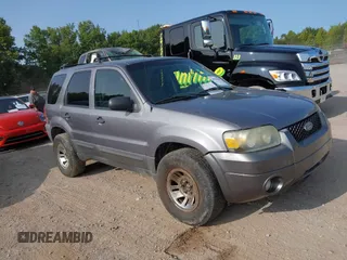 2007 Ford Escape XLT with VIN 1FMCU93127KB06325, listed as a IAAI auction lot 40301185 with 263,513 mi miles. Bid and sale history available at carsss.com. Image 1.