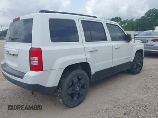 2016 Jeep Patriot Sport z VIN 1C4NJPBB6GD800041, wystawiony jako IAAI lot #42410250 z przebiegiem 124 064 mil mil oraz . Historia ofert i sprzedaży dostępna na DreamBid. Obrazek 4.