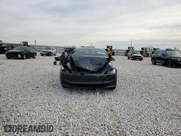 2024 Tesla Model 3 z VIN 5YJ3E1EA6RF864393, wystawiony jako Copart lot #41414425 z przebiegiem 1 529 mil mil oraz Szkoda całkowita • Salvage title. Historia ofert i sprzedaży dostępna na DreamBid. Obrazek 11.