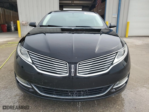 2014 Lincoln MKZ with VIN 3LN6L2GK5ER802826, listed as a Copart auction lot 44646525 with 152,405 mi miles and Clean Title. Bid and sale history available at carsss.com. Image 5.