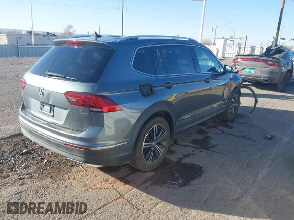 2018 Volkswagen Tiguan SEL z VIN 3VV3B7AXXJM088230, wystawiony jako IAAI lot #41680855 z przebiegiem 130 807 mil mil oraz . Historia ofert i sprzedaży dostępna na DreamBid. Obrazek 4.