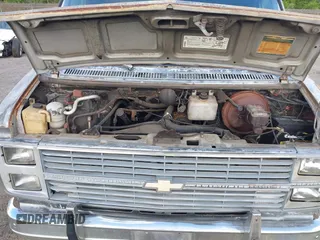 1983 Chevrolet Chevy Van z VIN 1GCEG25H7D7170543, wystawiony jako IAAI lot #41955600 z przebiegiem 49 027 mil mil oraz . Historia ofert i sprzedaży dostępna na DreamBid. Obrazek 10.