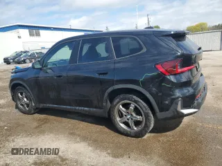 2023 BMW X1 xDrive28i z VIN WBX73EF04P5W99465, wystawiony jako Copart lot #55800655 z przebiegiem 53 799 mil mil oraz Tytuł czysty. Historia ofert i sprzedaży dostępna na DreamBid. Obrazek 2.