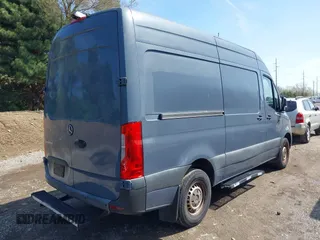 2019 Mercedes-Benz Sprinter Cargo with VIN WD4PF0CD6KP044032, listed as a IAAI auction lot 42103249 with 117,121 mi miles. Bid and sale history available at carsss.com. Image 4.