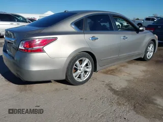 2015 Nissan Altima S with VIN 1N4AL3APXFC585322, listed as a IAAI auction lot 41212978 with 109,389 mi miles and . Bid and sale history available at carsss.com. Image 4.