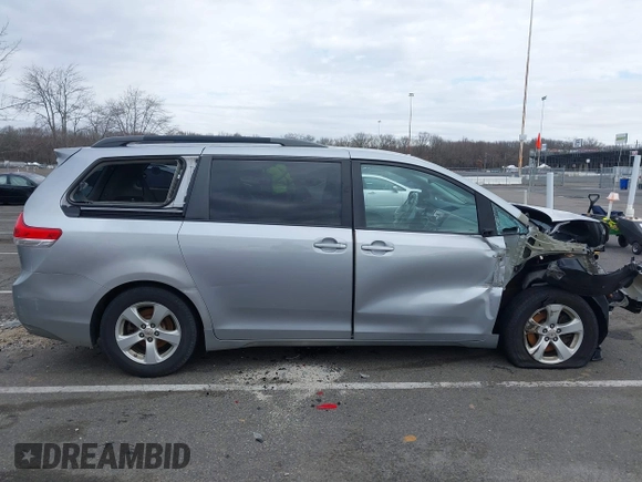2012 Toyota Sienna LE AAS с VIN 5TDKK3DCXCS187273, выставлен на аукционе IAAI как лот 41741836 с пробегом 126 290 миль миль и . История ставок и продаж доступна на DreamBid. Изображение 13.