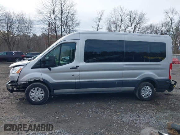 2017 Ford Transit Passenger XL z VIN 1FBAX2CG0HKA88590, wystawiony jako IAAI lot #41955797 z przebiegiem 135 287 mil mil oraz . Historia ofert i sprzedaży dostępna na DreamBid. Obrazek 14.