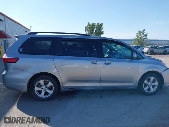 2017 Toyota Sienna LE Auto Access Seat with VIN 5TDKZ3DC4HS773762, listed as a IAAI auction lot 40350728 with 86,271 mi miles and . Bid and sale history available at DreamBid. Image 13.