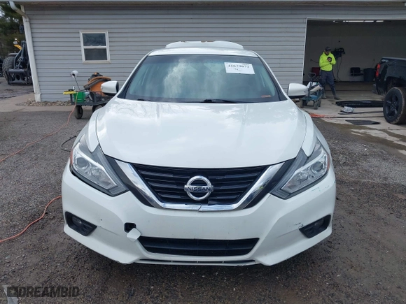 2018 Nissan Altima 2.5 SV with VIN 1N4AL3AP0JC190302, listed as a IAAI auction lot 41679072 with 84,133 mi miles. Bid and sale history available at carsss.com. Image 13.
