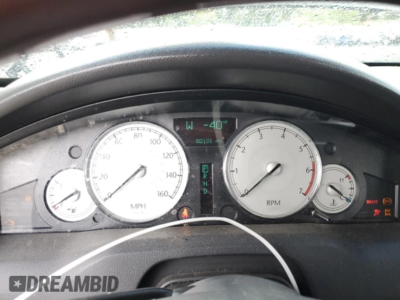 2005 Chrysler 300 C z VIN 2C3JA63H75H570025, wystawiony jako Copart lot #57563115 z przebiegiem 82 181 mil mil oraz Szkoda całkowita • Salvage title. Historia ofert i sprzedaży dostępna na DreamBid. Obrazek 9.
