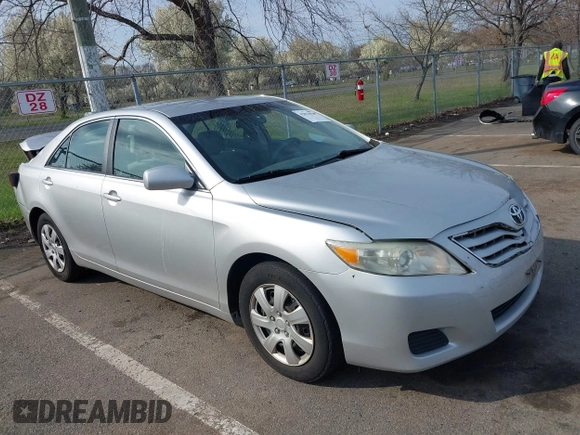 2011 Toyota Camry LE z VIN 4T1BF3EK2BU605745, wystawiony jako IAAI lot #42025820 z przebiegiem 156 094 mil mil oraz . Historia ofert i sprzedaży dostępna na DreamBid. Obrazek 1.