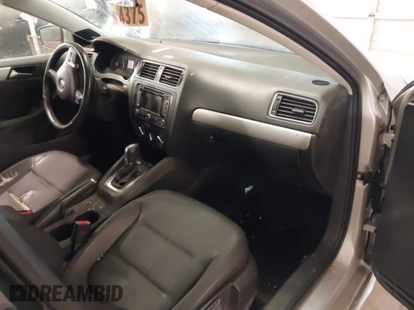 2012 Volkswagen Jetta Sedan SEL w/Sunroof with VIN 3VWLX7AJ4CM344390, listed as a IAAI auction lot 41439880 with 220,093 mi miles. Bid and sale history available at carsss.com. Image 5.