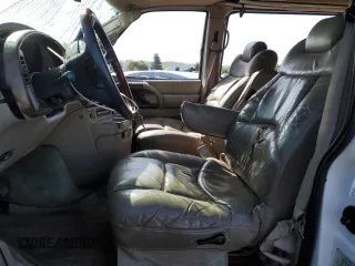 2000 Chevrolet Astro Cargo YF7 z VIN 1GBDM19W1YB211571, wystawiony jako Copart lot #52156885 z przebiegiem 211 508 mil mil oraz Nie do naprawy • Non repairable. Historia ofert i sprzedaży dostępna na DreamBid. Obrazek 7.