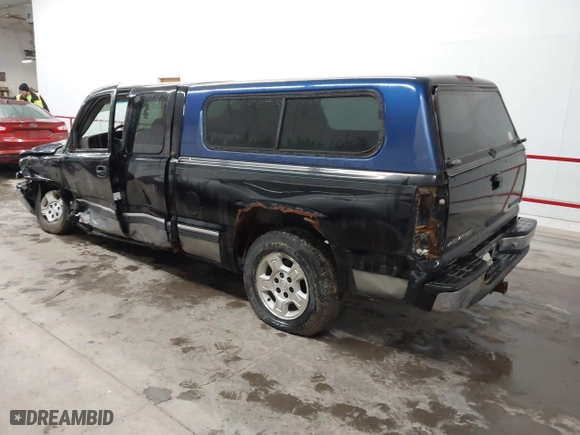 2000 Chevrolet Silverado 1500 LS with VIN 2GCEC19T3Y1333843, listed as a IAAI auction lot 41721344 with 1 mi miles. Bid and sale history available at carsss.com. Image 3.