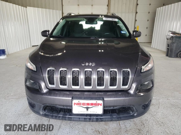 2017 Jeep Cherokee Latitude with VIN 1C4PJLCBXHD232099, listed as a Copart auction lot 55359125 with 61,639 mi miles and Clean title. Bid and sale history available at DreamBid. Image 5.