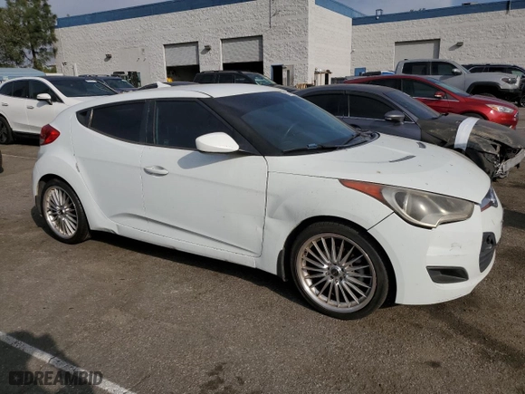 2013 Hyundai Veloster w/Gray Int with VIN KMHTC6AD4DU139521, listed as a Copart auction lot 83254954 with 172,195 mi miles and Clean Title. Bid and sale history available at carsss.com. Image 4.