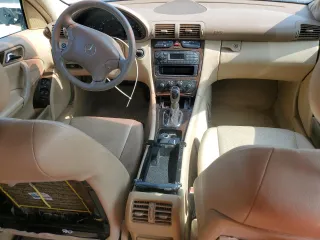 2004 Mercedes-Benz C 240 с VIN WDBRF61J84E016034, выставлен на аукционе Copart как лот 56118485 с пробегом Не указан миль и Списание • Salvage title. История ставок и продаж доступна на DreamBid. Изображение 8.