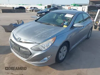 2014 Hyundai Sonata Hybrid Limited with VIN KMHEC4A41EA117315, listed as a IAAI auction lot 41922246 with 173,903 mi miles. Bid and sale history available at carsss.com. Image 19.