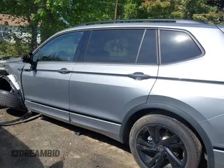 2024 Volkswagen Tiguan SE R-Line Black with VIN 3VV8B7AX3RM108710, listed as a IAAI auction lot 42032777 with 17,337 mi miles and . Bid and sale history available at DreamBid. Image 14.