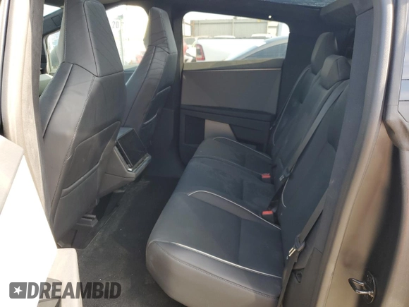 2024 Tesla Cybertruck z VIN 7G2CEHED9RA047674, wystawiony jako Copart lot #61213915 z przebiegiem 1 323 mil mil oraz Szkoda całkowita • Salvage title. Historia ofert i sprzedaży dostępna na DreamBid. Obrazek 10.