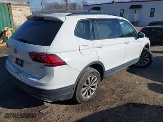 2018 Volkswagen Tiguan S with VIN 3VV1B7AX1JM015870, listed as a IAAI auction lot 41632032 with 82,578 mi miles. Bid and sale history available at carsss.com. Image 4.