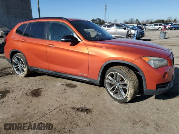 2014 BMW X1 xDrive28i z VIN WBAVL1C56EVR92680, wystawiony jako Copart lot #46323615 z przebiegiem 77 215 mil mil oraz Tytuł czysty. Historia ofert i sprzedaży dostępna na DreamBid. Obrazek 4.