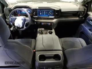 2023 Chevrolet Silverado 1500 LT z VIN 2GCUDDED8P1120023, wystawiony jako Copart lot #54631205 z przebiegiem 20 288 mil mil oraz Szkoda całkowita • Salvage title. Historia ofert i sprzedaży dostępna na DreamBid. Obrazek 8.