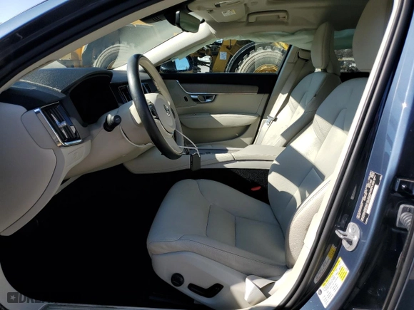 2023 Volvo S90 Plus with VIN LVY062MNXPP318279, listed as a Copart auction lot 45365435 with 17,982 mi miles and Salvage Title. Bid and sale history available at carsss.com. Image 7.