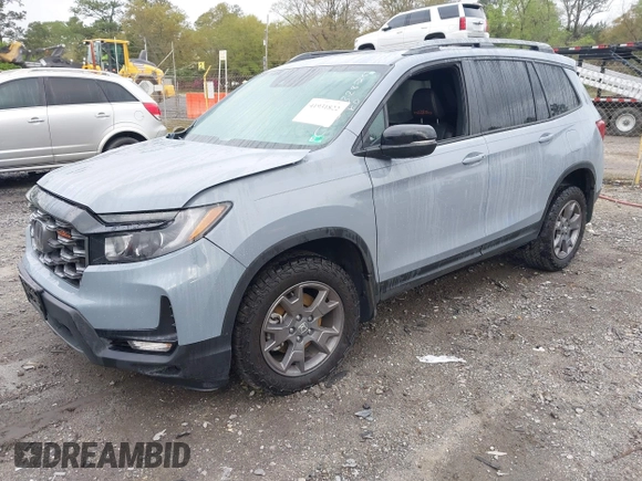 2024 Honda Passport TrailSport with VIN 5FNYF8H6XRB017735, listed as a IAAI auction lot 41931822 with 20,815 mi miles and . Bid and sale history available at DreamBid. Image 17.