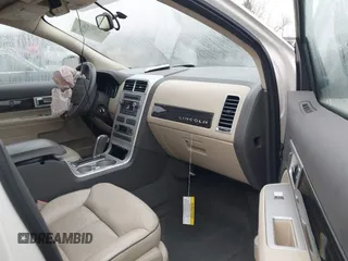 2008 Lincoln MKX with VIN 2LMDU68C28BJ17144, listed as a IAAI auction lot 41532813 with 118,135 mi miles. Bid and sale history available at carsss.com. Image 5.