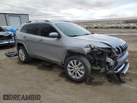 2017 Jeep Cherokee Overland z VIN 1C4PJMJS4HW609880, wystawiony jako Copart lot #45598445 z przebiegiem 83 691 mil mil oraz Szkoda całkowita • Salvage title. Historia ofert i sprzedaży dostępna na DreamBid. Obrazek 4.