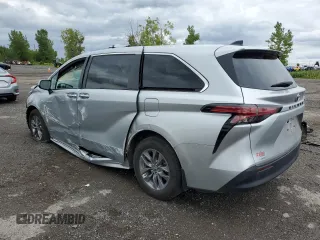2021 Toyota Sienna XLE with VIN 5TDGSKFC6MS027079, listed as a Copart auction lot 67505344 with 36,686 mi miles and Salvage Title. Bid and sale history available at carsss.com. Image 2.