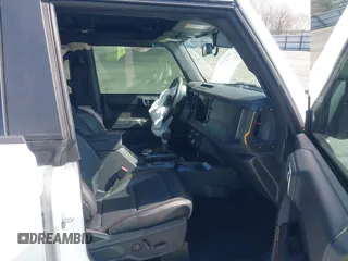 2024 Ford Bronco Badlands с VIN 1FMEE9BP3RLA42126, выставлен на аукционе IAAI как лот 41617420 с пробегом 7 662 миль миль и . История ставок и продаж доступна на DreamBid. Изображение 5.