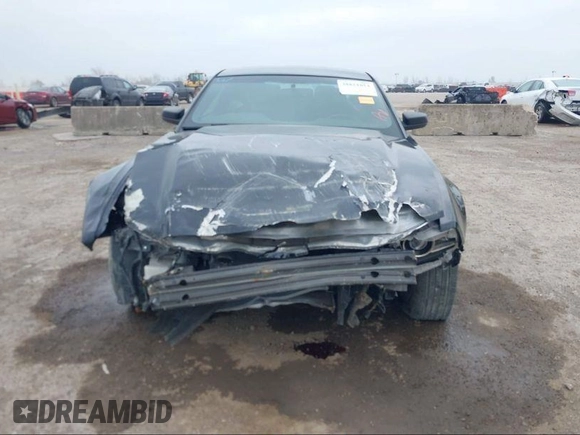 2014 Ford Mustang V6 with VIN 1ZVBP8AM8E5311624, listed as a IAAI auction lot 40100303 with 119,598 mi miles. Bid and sale history available at carsss.com. Image 6.