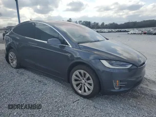 2016 Tesla Model X 70D with VIN 5YJXCBE21GF004162, listed as a Copart auction lot 47462715 with 88,593 mi miles and Salvage Title. Bid and sale history available at carsss.com. Image 4.
