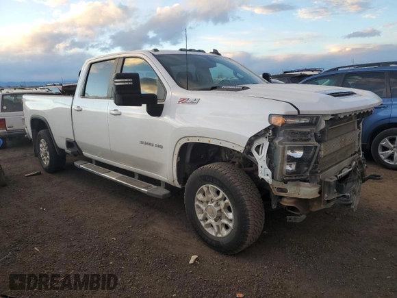 2021 Chevrolet Silverado 3500HD LT with VIN 1GC4YTEY5MF243073, listed as a Copart auction lot 80901424 with 71,793 mi miles and Salvage Title. Bid and sale history available at carsss.com. Image 4.
