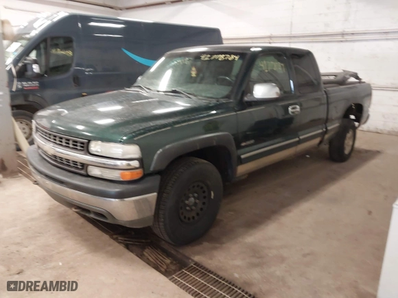 2002 Chevrolet Silverado 1500 LT with VIN 1GCEK19T12E239193, listed as a IAAI auction lot 41778784 with 231,623 mi miles. Bid and sale history available at carsss.com. Image 2.