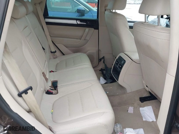 2013 Volkswagen Touareg Exec with VIN WVGEF9BP0DD001162, listed as a IAAI auction lot 41539806 with 134,094 mi miles. Bid and sale history available at carsss.com. Image 8.