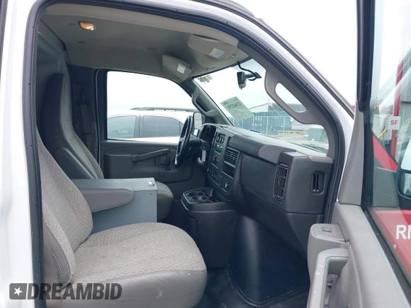 2021 Chevrolet Express Cargo with VIN 1GCWGAFP6M1200316, listed as a IAAI auction lot 41943291 with 87,299 mi miles and . Bid and sale history available at DreamBid. Image 5.