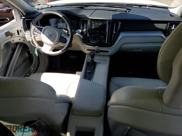 2018 Volvo XC60 Momentum z VIN LYVA22RK3JB097438, wystawiony jako Copart lot #50931375 z przebiegiem 103 743 mil mil oraz Szkoda całkowita • Salvage title. Historia ofert i sprzedaży dostępna na DreamBid. Obrazek 8.