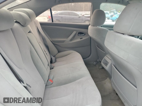 2010 Toyota Camry z VIN 4T1BF3EK2AU103008, wystawiony jako Copart lot #85611864 z przebiegiem 97 116 mil mil oraz Szkoda całkowita • Salvage title. Historia ofert i sprzedaży dostępna na DreamBid. Obrazek 11.